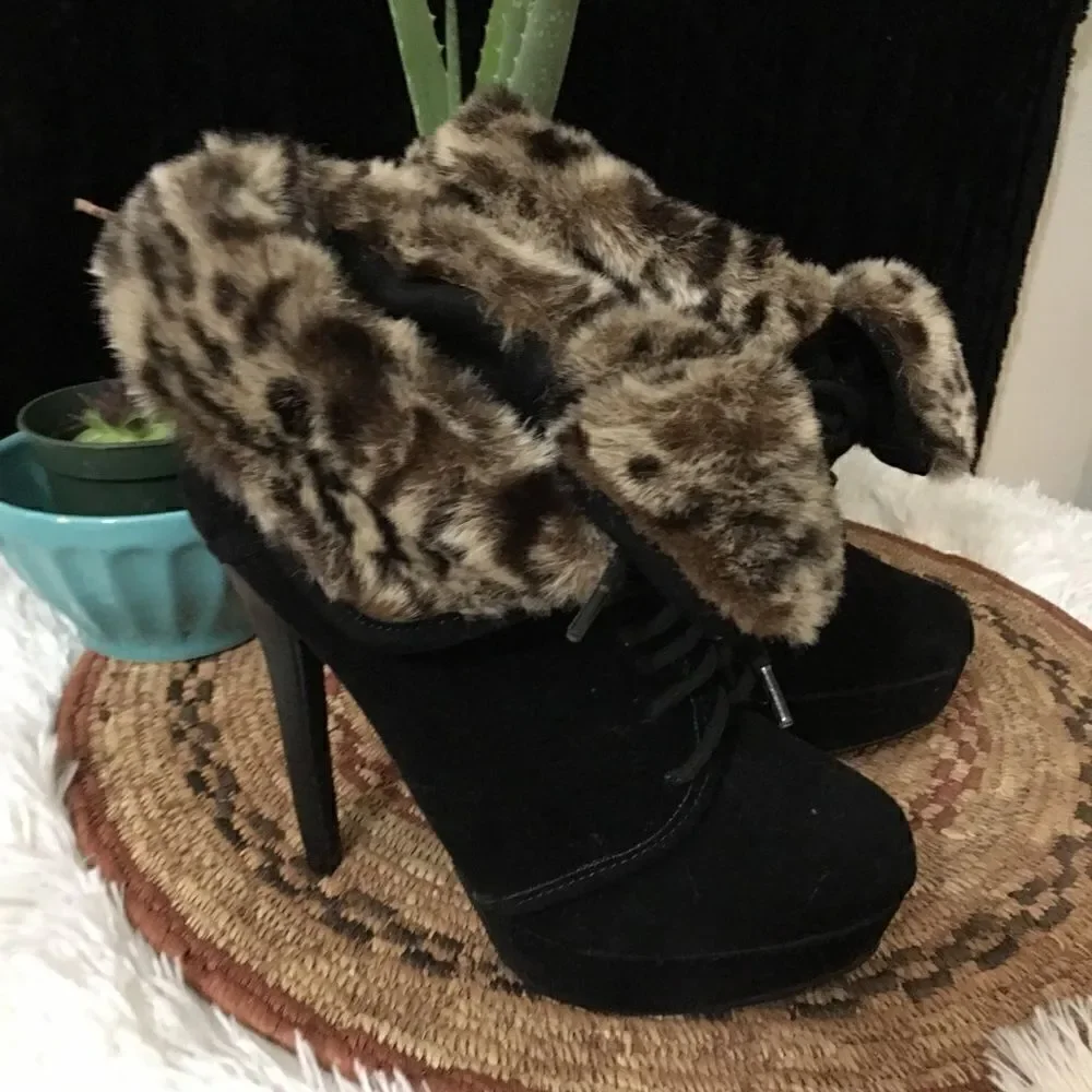 NEW! Colin Stuart Platform Booties‎